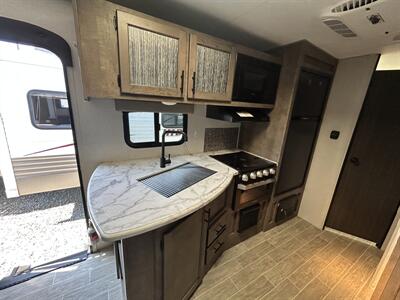 2021 Venture RV Sonic 220VBH   - Photo 8 - Oregon City, OR 97045