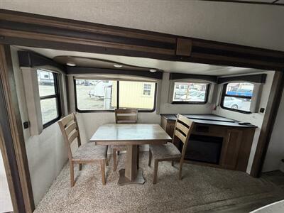 2019 Keystone Cougar 27RLSWE   - Photo 8 - Oregon City, OR 97045