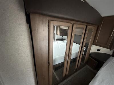 2019 Keystone Cougar 27RLSWE   - Photo 13 - Oregon City, OR 97045