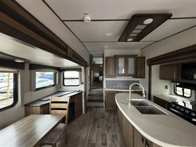 2019 Keystone Cougar 27RLSWE   - Photo 5 - Oregon City, OR 97045