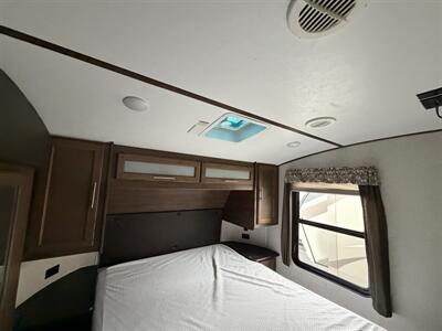 2019 Keystone Cougar 27RLSWE   - Photo 12 - Oregon City, OR 97045