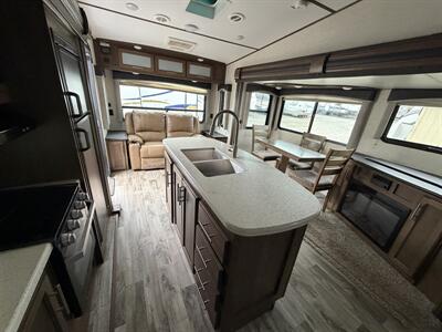 2019 Keystone Cougar 27RLSWE   - Photo 10 - Oregon City, OR 97045