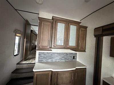 2019 Keystone Cougar 27RLSWE   - Photo 9 - Oregon City, OR 97045