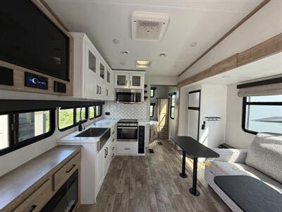 2022 Keystone Arcadia 3370BH   - Photo 5 - Oregon City, OR 97045