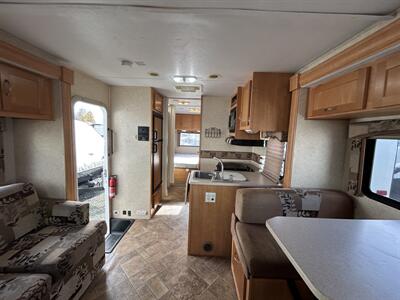 2008 Forest River Sunseeker 2940DS   - Photo 8 - Oregon City, OR 97045