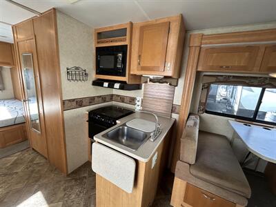 2008 Forest River Sunseeker 2940DS   - Photo 12 - Oregon City, OR 97045