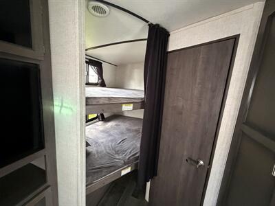 2020 Keystone Sunset Trail 242BH   - Photo 10 - Oregon City, OR 97045