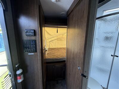 2019 Forest River Rockwood Roo 23FL   - Photo 13 - Oregon City, OR 97045