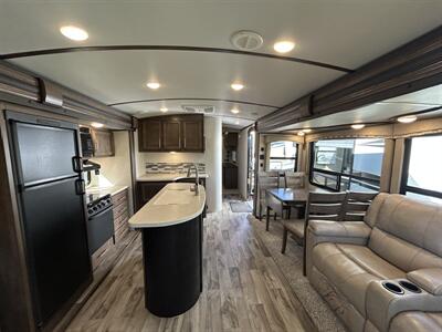2018 Keystone Cougar 32RLI   - Photo 6 - Oregon City, OR 97045
