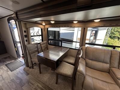 2018 Keystone Cougar 32RLI   - Photo 11 - Oregon City, OR 97045