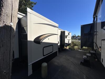 2018 Keystone Cougar 32RLI   - Photo 3 - Oregon City, OR 97045