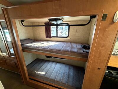 2017 Winnebago Vista 31BE   - Photo 13 - Oregon City, OR 97045