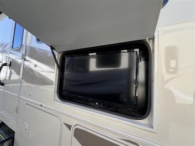 2017 Winnebago Vista 31BE   - Photo 18 - Oregon City, OR 97045