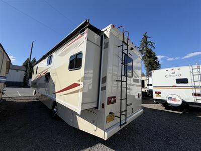 2017 Winnebago Vista 31BE   - Photo 4 - Oregon City, OR 97045