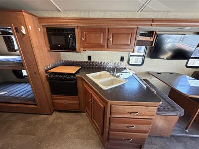 2017 Winnebago Vista 31BE   - Photo 11 - Oregon City, OR 97045