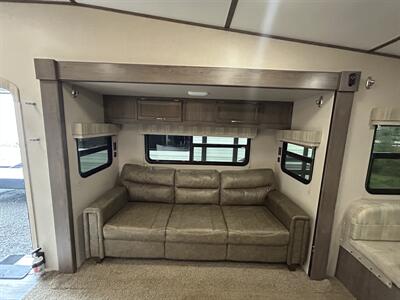 2019 Winnebago Minnie Plus 27RLTS   - Photo 9 - Oregon City, OR 97045