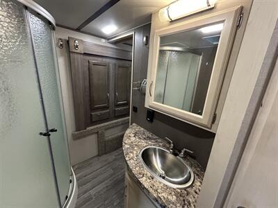 2019 Winnebago Minnie Plus 27RLTS   - Photo 17 - Oregon City, OR 97045