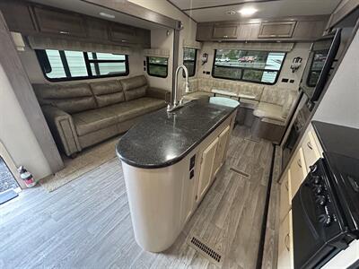 2019 Winnebago Minnie Plus 27RLTS   - Photo 14 - Oregon City, OR 97045