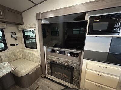 2019 Winnebago Minnie Plus 27RLTS   - Photo 11 - Oregon City, OR 97045