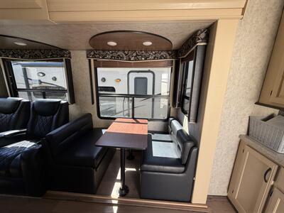 2016 Keystone Montana High Country HM305RL   - Photo 12 - Oregon City, OR 97045