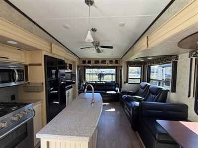 2016 Keystone Montana High Country HM305RL   - Photo 6 - Oregon City, OR 97045