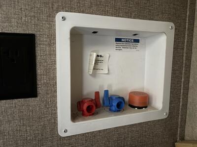 2016 Keystone Montana High Country HM305RL   - Photo 18 - Oregon City, OR 97045