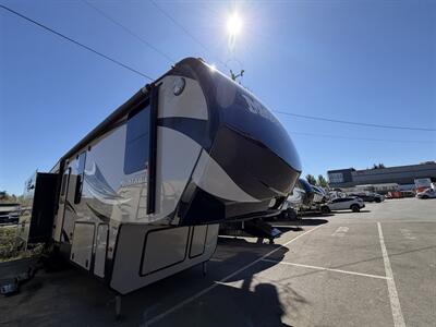 2016 Keystone Montana High Country HM305RL   - Photo 2 - Oregon City, OR 97045