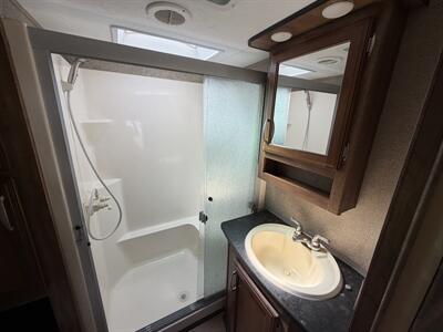 2016 Keystone Montana High Country HM305RL   - Photo 20 - Oregon City, OR 97045