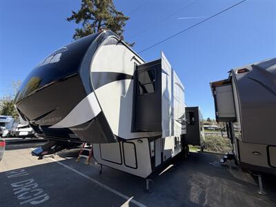2016 Keystone Montana High Country HM305RL   - Photo 1 - Oregon City, OR 97045