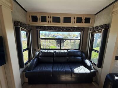 2016 Keystone Montana High Country HM305RL   - Photo 9 - Oregon City, OR 97045