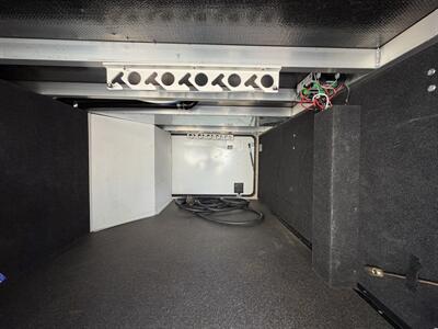 2016 Keystone Montana High Country HM305RL   - Photo 4 - Oregon City, OR 97045