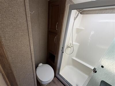 2016 Keystone Montana High Country HM305RL   - Photo 21 - Oregon City, OR 97045