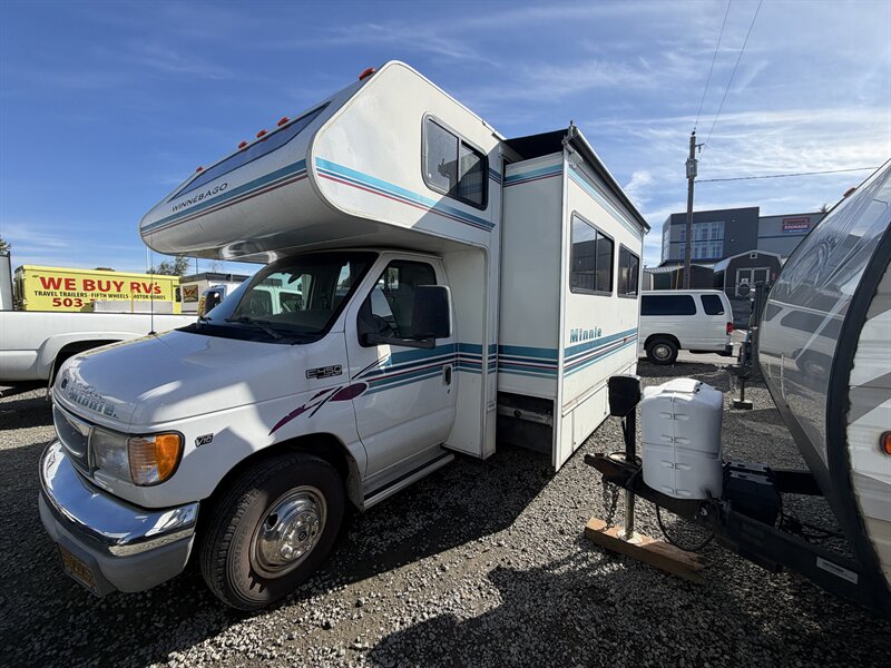 2000 Winnebago Minnie 31C  