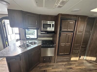 2015 Keystone Cougar 28RBSWE   - Photo 10 - Oregon City, OR 97045