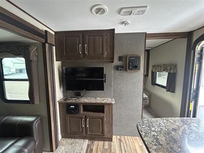 2015 Keystone Cougar 28RBSWE   - Photo 8 - Oregon City, OR 97045