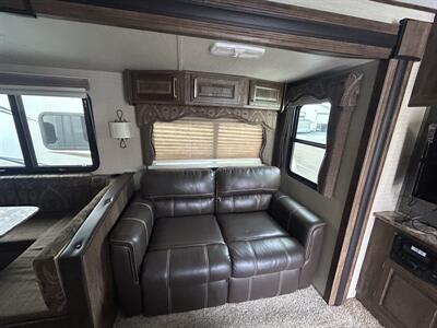 2015 Keystone Cougar 28RBSWE   - Photo 7 - Oregon City, OR 97045
