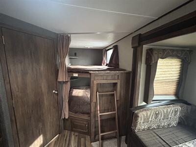 2015 Keystone Cougar 28RBSWE   - Photo 11 - Oregon City, OR 97045