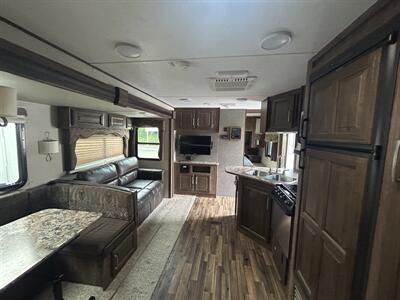 2015 Keystone Cougar 28RBSWE   - Photo 6 - Oregon City, OR 97045