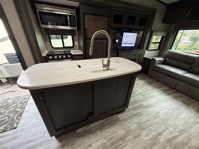 2020 Grand Design RV Reflection 29RS - Photo 13 - Oregon City, OR 97045