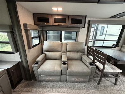 2020 Grand Design RV Reflection 29RS - Photo 8 - Oregon City, OR 97045