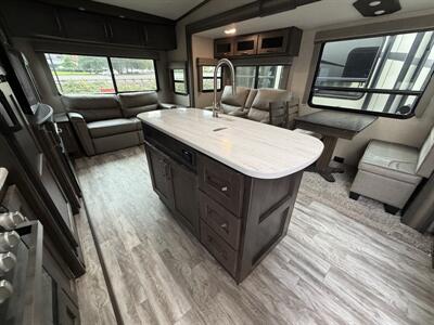 2020 Grand Design RV Reflection 29RS - Photo 14 - Oregon City, OR 97045