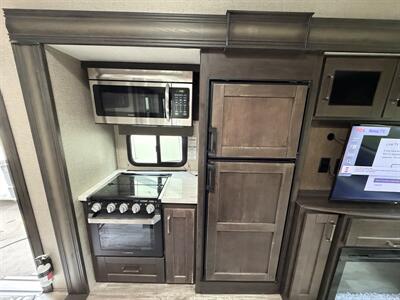 2020 Grand Design RV Reflection 29RS - Photo 12 - Oregon City, OR 97045