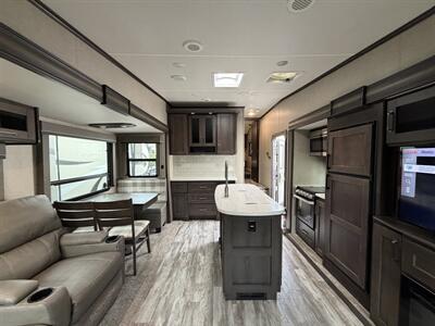 2020 Grand Design RV Reflection 29RS - Photo 7 - Oregon City, OR 97045