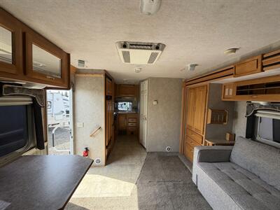 2005 Jayco Greyhawk 24SS   - Photo 9 - Oregon City, OR 97045