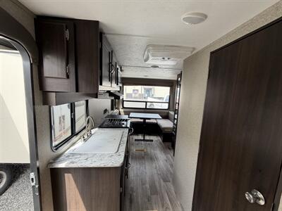 2018 Keystone Springdale 202   - Photo 3 - Oregon City, OR 97045