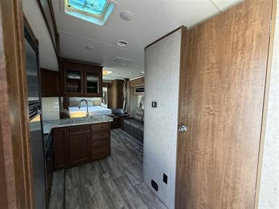 2017 Highland Ridge RV Open Range Light 221RQB   - Photo 6 - Oregon City, OR 97045