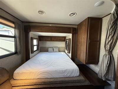 2017 Highland Ridge RV Open Range Light 221RQB   - Photo 16 - Oregon City, OR 97045