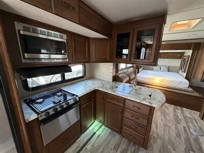 2017 Highland Ridge RV Open Range Light 221RQB   - Photo 13 - Oregon City, OR 97045