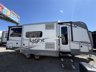 2017 Highland Ridge RV Open Range Light 221RQB   - Photo 3 - Oregon City, OR 97045
