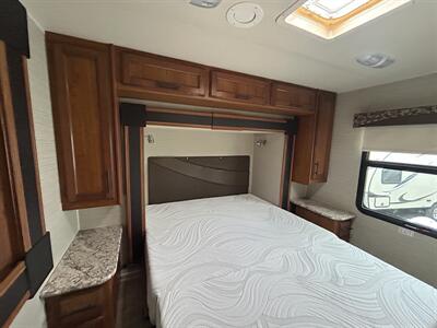 2017 Jayco Redhawk 23XM   - Photo 12 - Oregon City, OR 97045